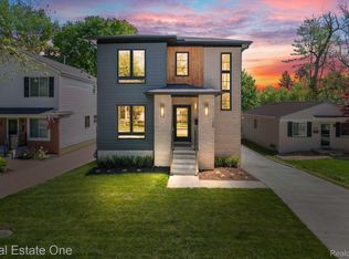 126 N Helen Ave, Rochester, MI 48307