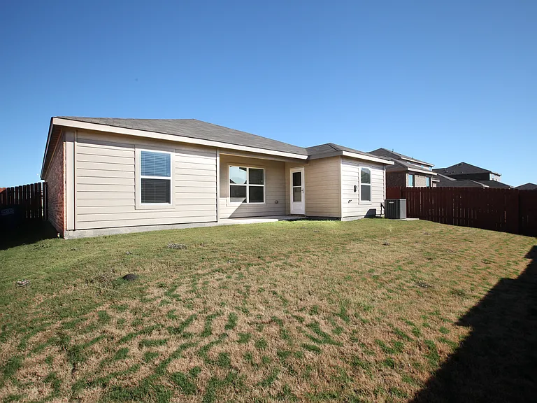 1325 Englemann Dr — Photo 5