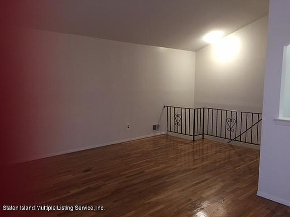 5th image of 62 Redwood Ave
