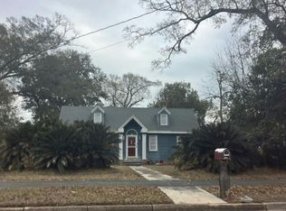 2942 Daniels St, Marianna, FL 32446