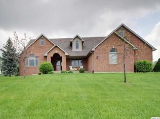 527 Sunset Dr, Quincy, IL 62305