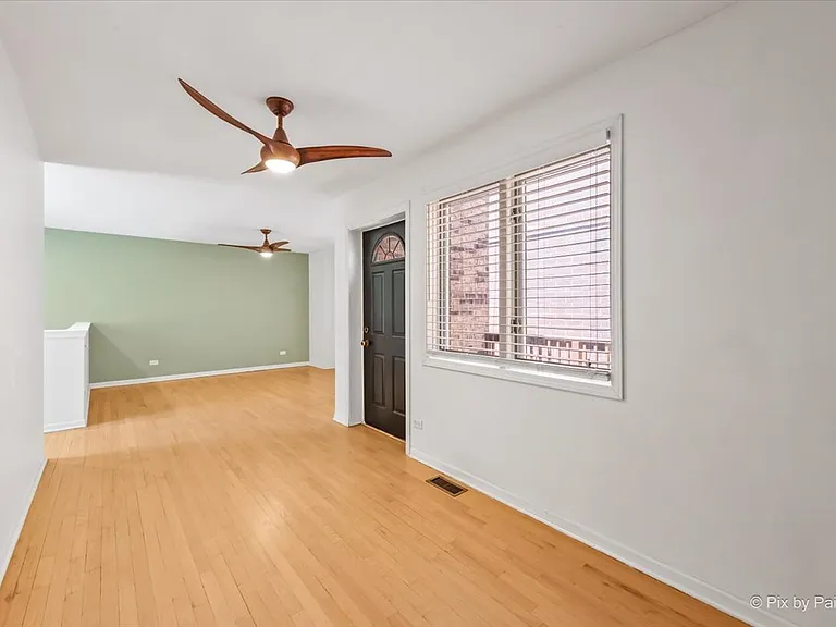 832 W Barry Ave #2 — Photo 5