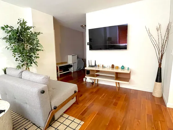 345 East 93rd Street image 1 of 15