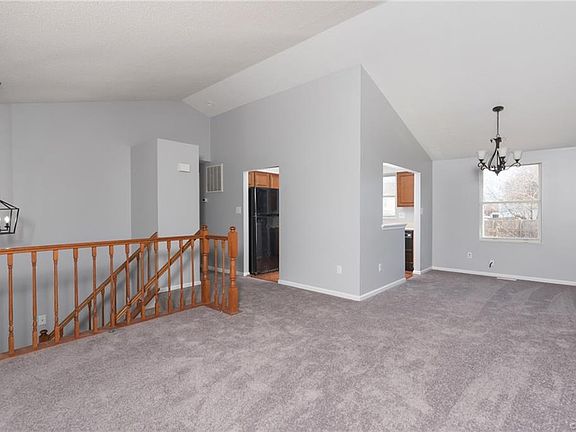 4th image of 4009 Valley Side Dr