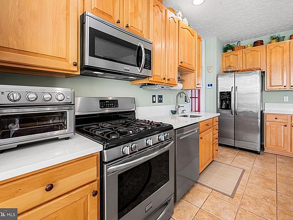 5th image of 811 High Plain Dr