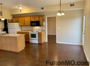 211 N Main St APT B, Auxvasse, MO 65231