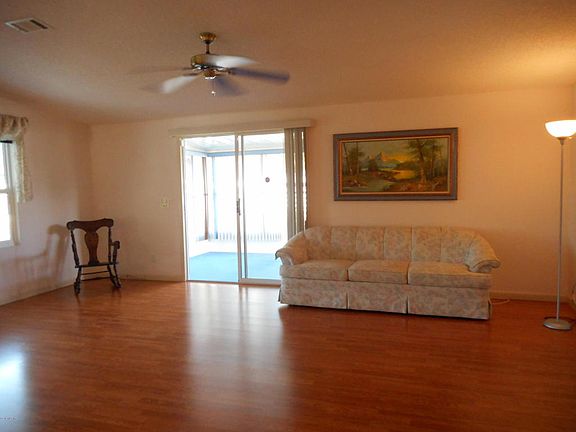 3rd image of 1809 E Schwartz Blvd