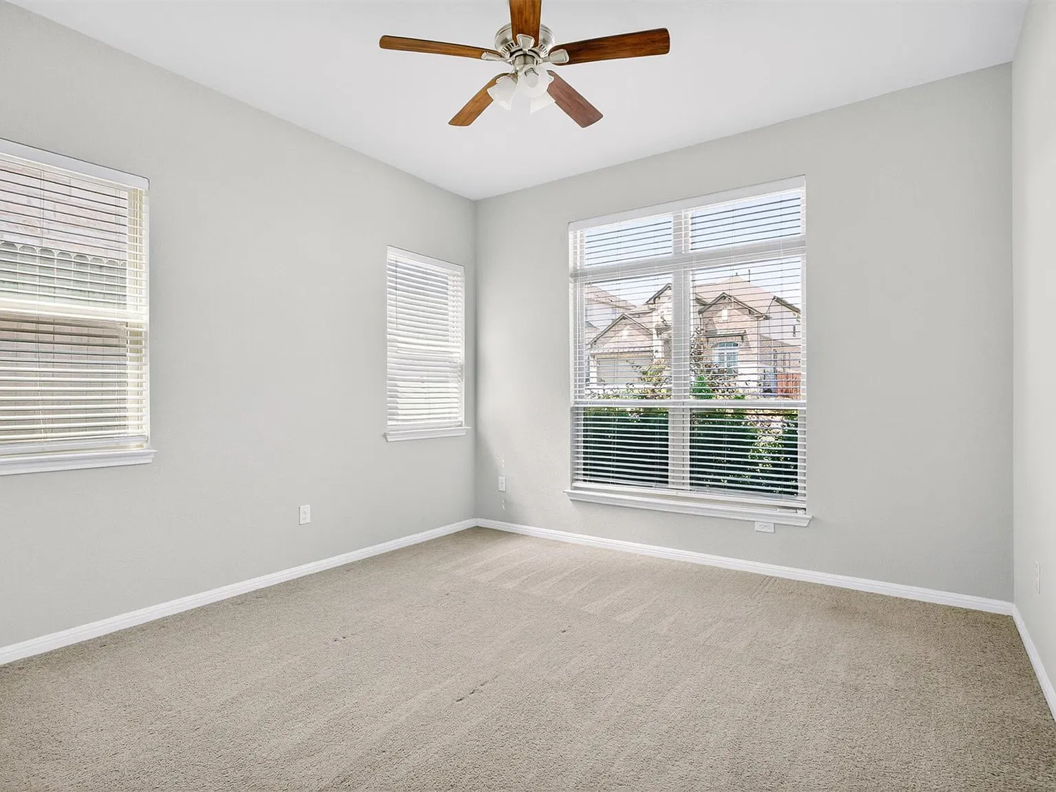 4 bed, 3.5 bath, 3080 sqft, $3,150 — Photo 4