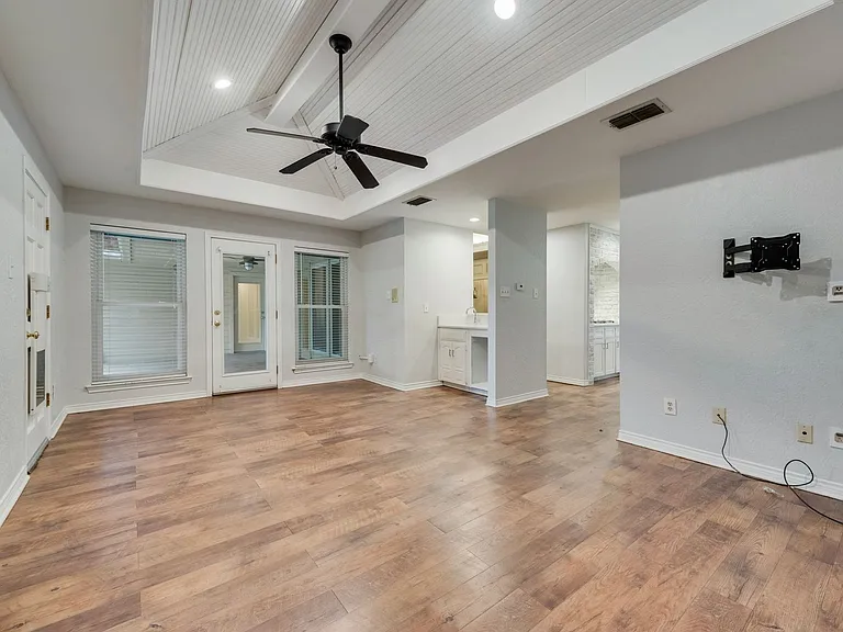 212 Steamboat Dr — Photo 6