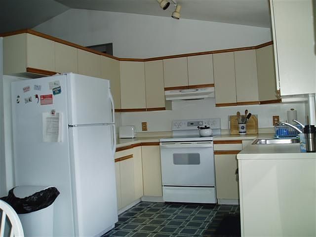 2nd image of 4 Bayberry Rd