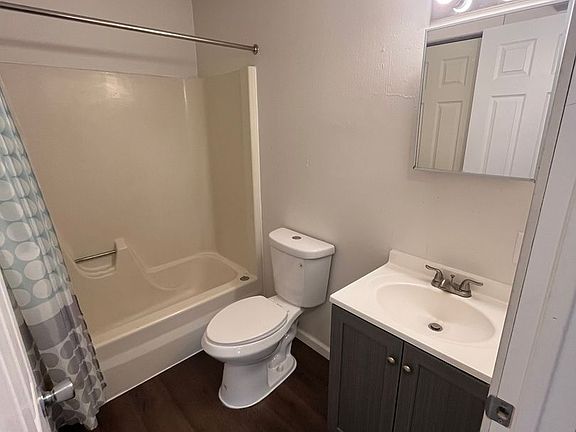 5th image of 1048 Langley Rd Unit 4