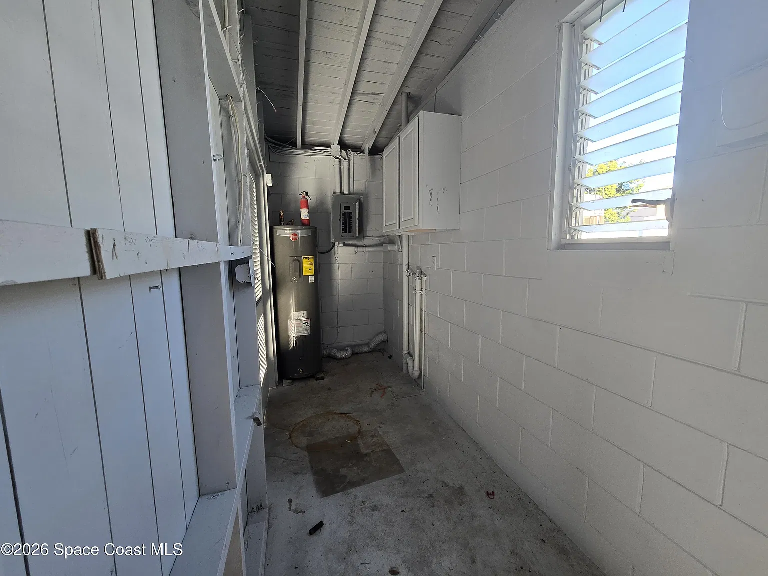 3 bed, 1.0 bath, 831 sqft, $1,950 — Photo 3