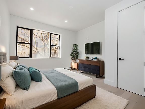 4th image of 163 1st Ave #2W