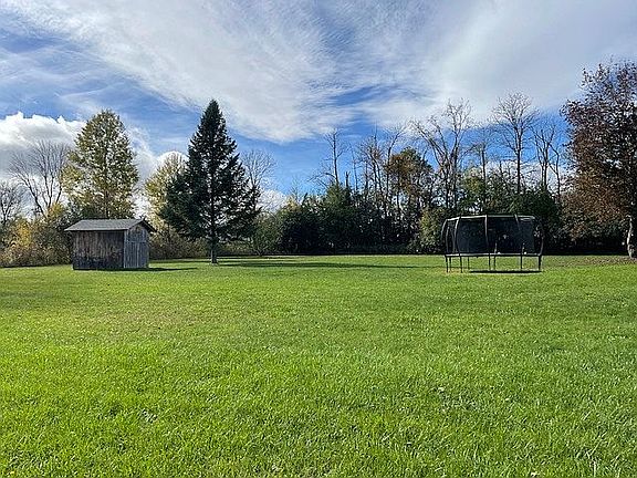 Backyard w/ utility shed