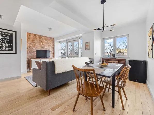 136 Powers St APT 3E, Brooklyn, NY 11211