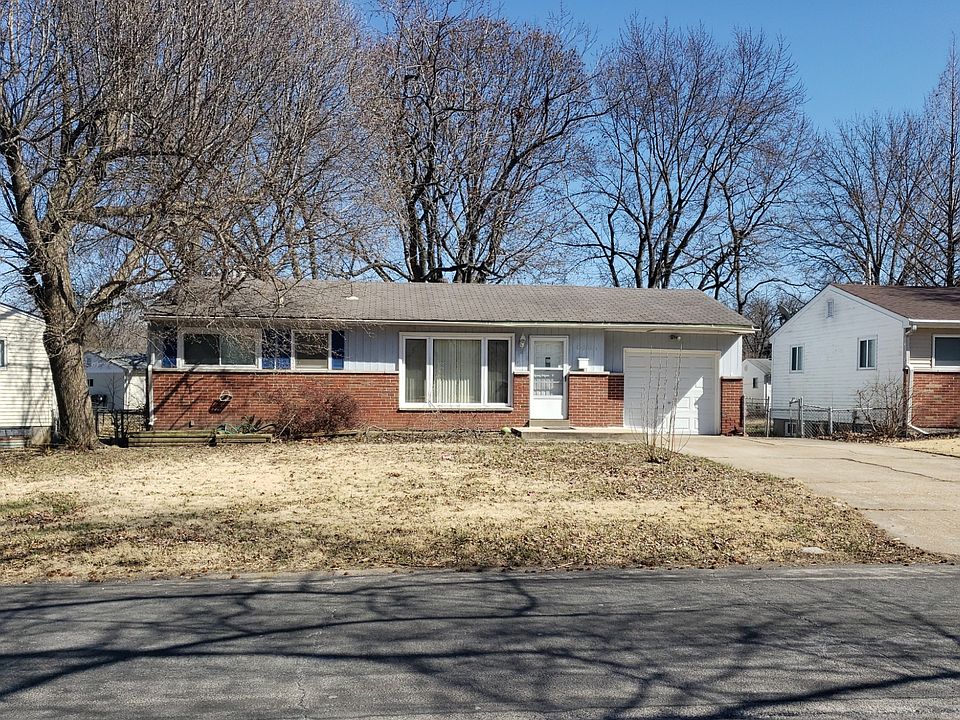 1st image of 210 Lynn Meadows Ln
