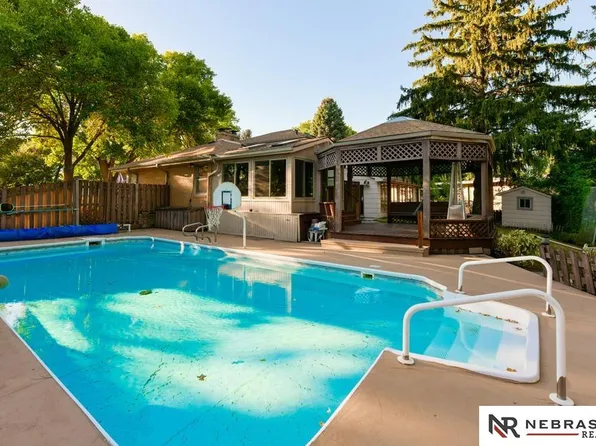 6905 Starlite Dr, Omaha, NE 68152