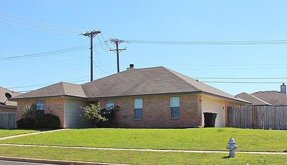 2nd image of 2212 Clairidge Ave