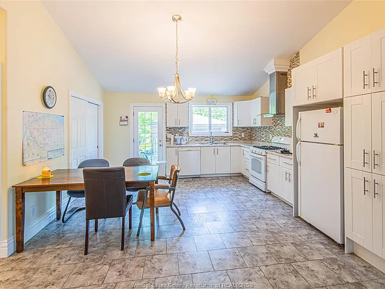 493 Wellington Ave #UPPER — Photo 8
