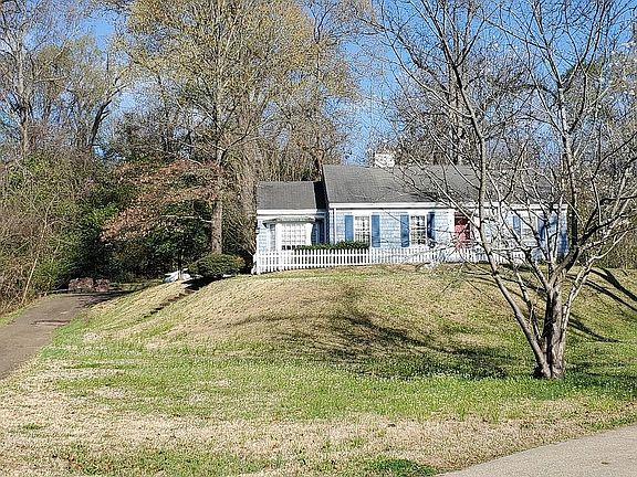 2nd image of 2 Glenwood Cir