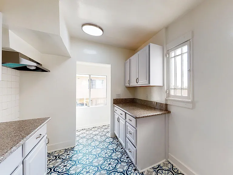 1532 Scott Ave — Photo 10