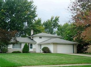 16180 Windsor Dr, Strongsville, OH 44136
