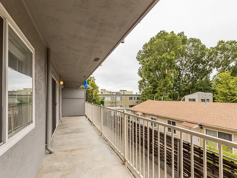 472 Jean — Photo 24