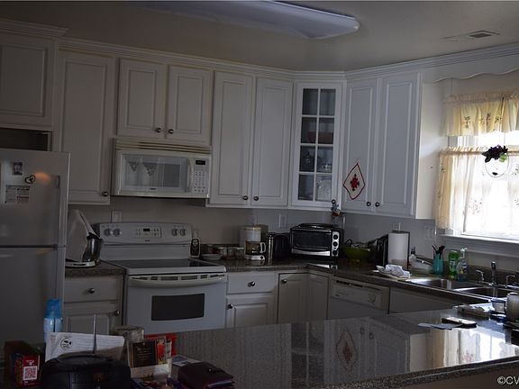 3rd image of 404 Cobblestone Dr
