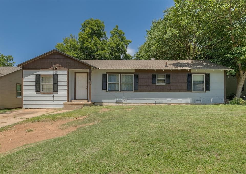 1st image of 1005 Holly Ln
