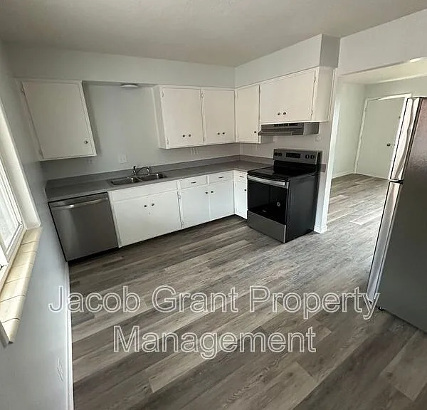 2208 Saint Clair Rd — Photo 3