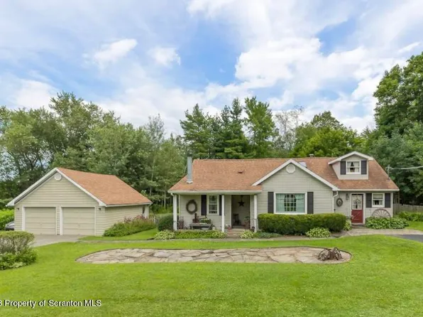 1424 Lakeland Dr, Scott Township, PA 18433