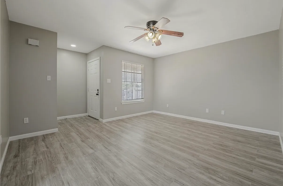 1202 Vinyard Ct — Photo 1