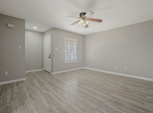 1202 Vinyard Ct #B, College Station, TX 77840