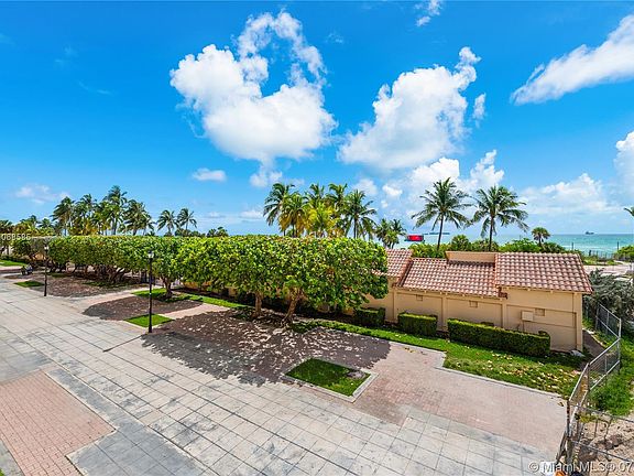 Pool & Promenade View