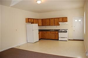 4th image of 102 N Van Buren St #B