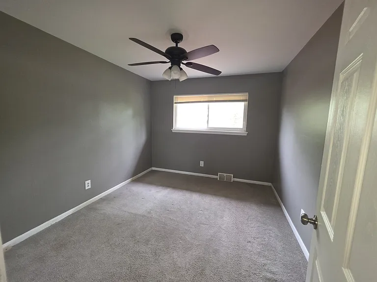 5845 Plainfield St — Photo 17