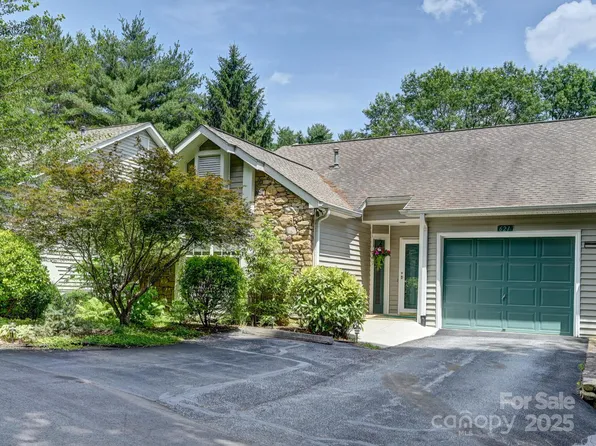 621 E Park Pl, Hendersonville, NC 28791