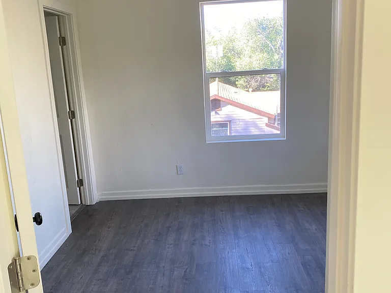 1476 Swenson St — Photo 12