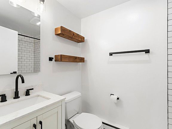 4th image of 404 Halladay St