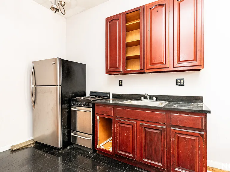 516 Bainbridge St #1R — Photo 8