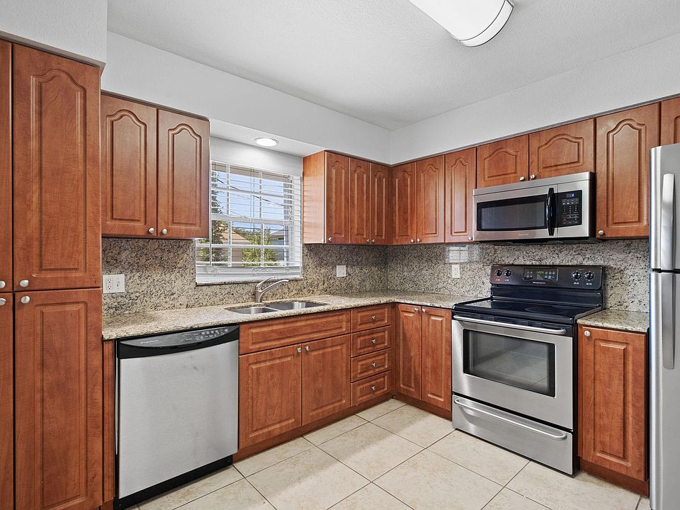 1st image of 3215 W Swann Ave APT 21