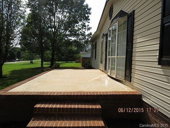 3rd image of 133 Jordan Ln #12