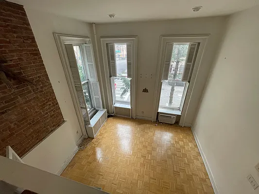 Rented by R New York | media 12