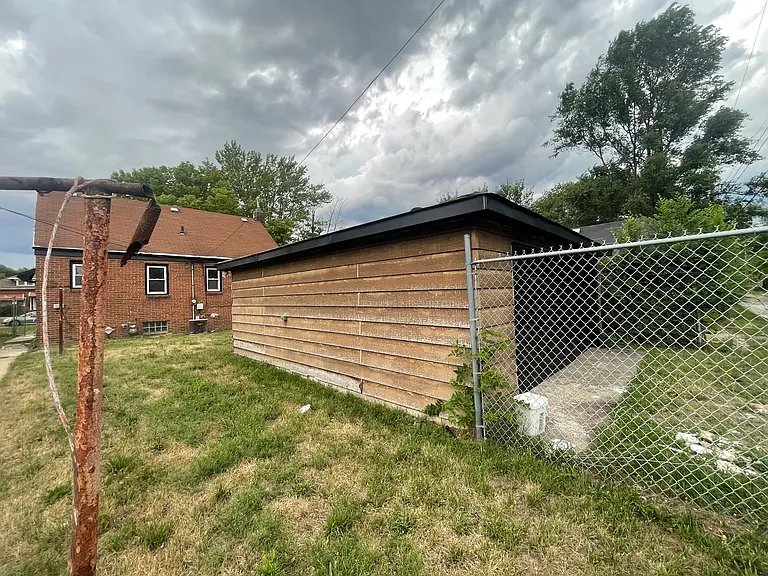 735 Hanley St — Photo 16