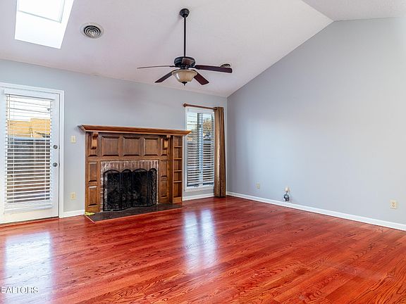 3rd image of 124 Mayfair E