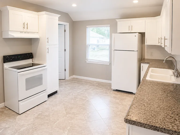 2092 Garfield Ave — Photo 1