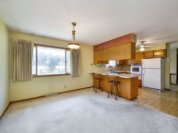 3rd image of 1251 Trillium Ct