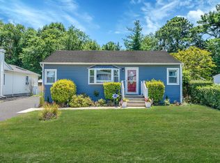 406 Old Farmingdale Rd, West Babylon, NY 11704