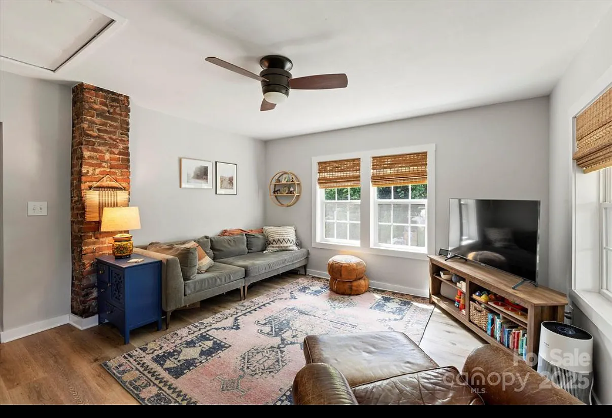 2 bed, 943 sqft, $2,450 — Photo 4