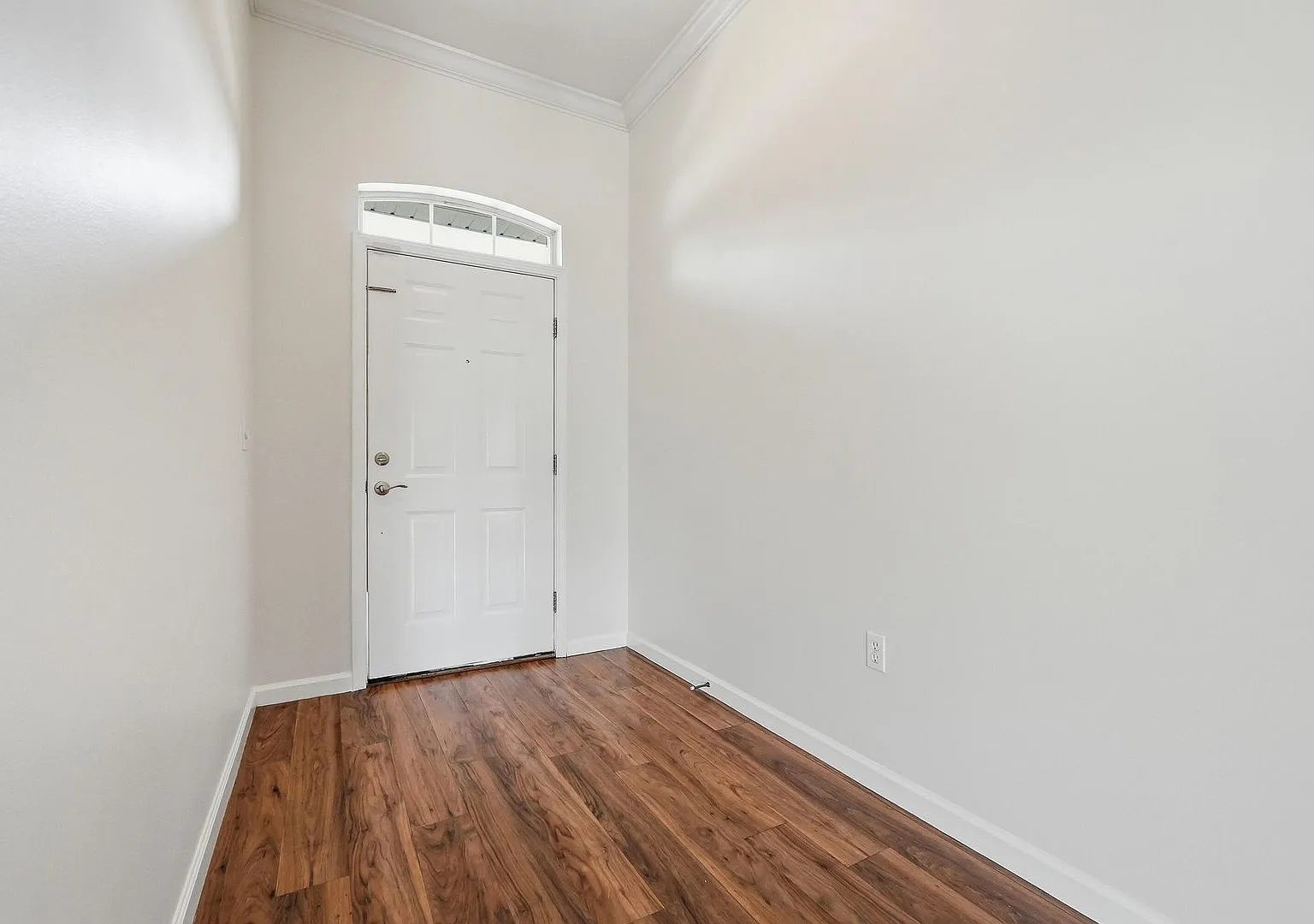 All Brick 4 Bedroom in Crestview! — Photo 4